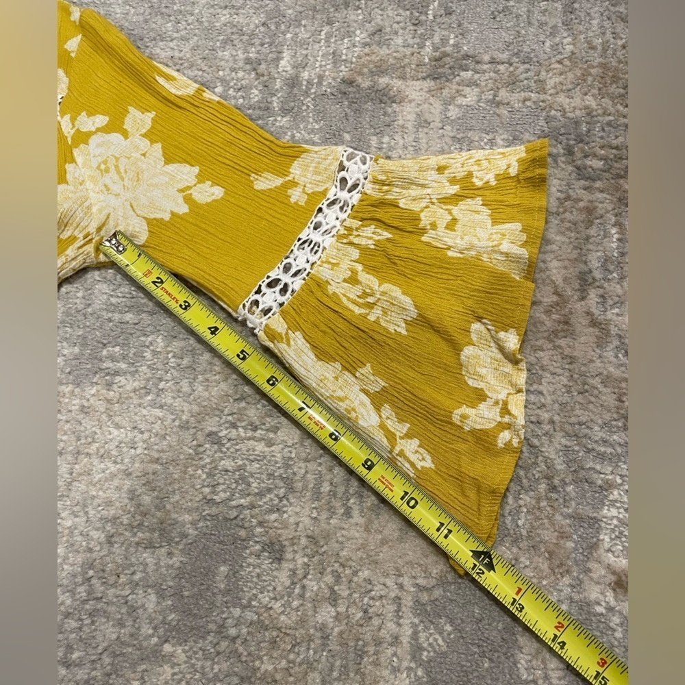 G Collection Yellow Floral Boho Blouse W/ Bell Sleeve Tassel & Lace Detail Small - Picture 9 of 9